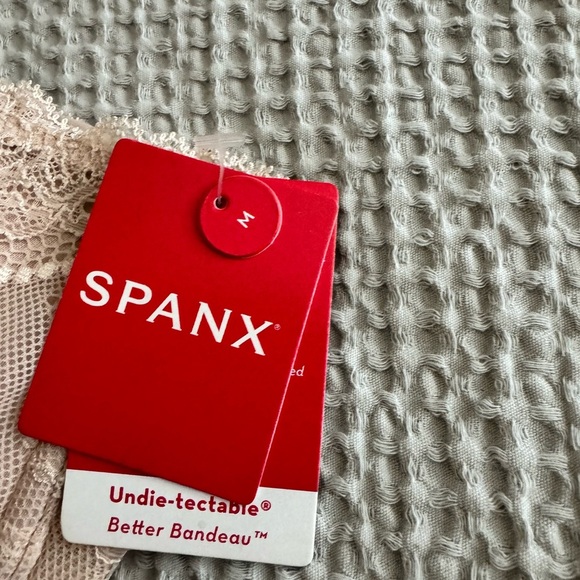 NEW Spanx Undietectable Better Bandeau Strapless Bra Lace Creme Blush Medium NWT - Picture 4 of 5